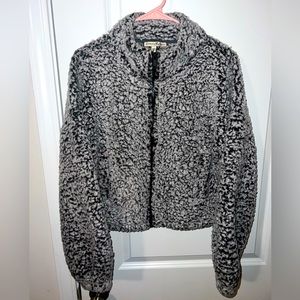 EXPRESS - Black/White full zip Sherpa - Women’s XS